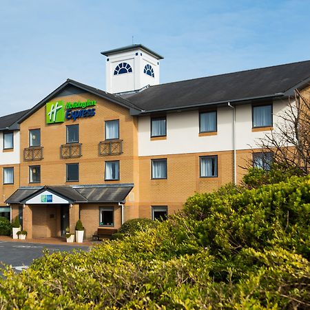 Holiday Inn Express Swansea East, An Ihg Hotel Exterior foto