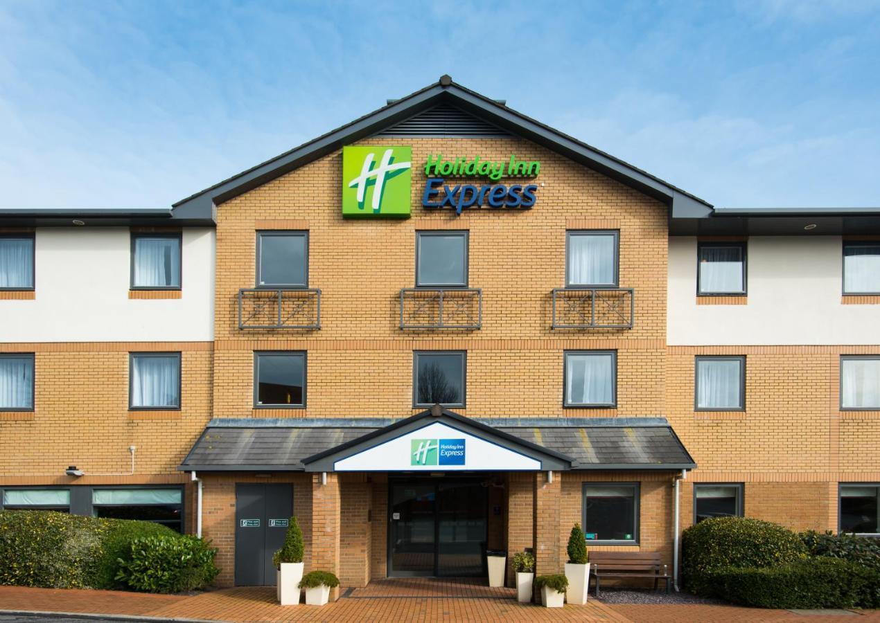 Holiday Inn Express Swansea East, An Ihg Hotel Exterior foto