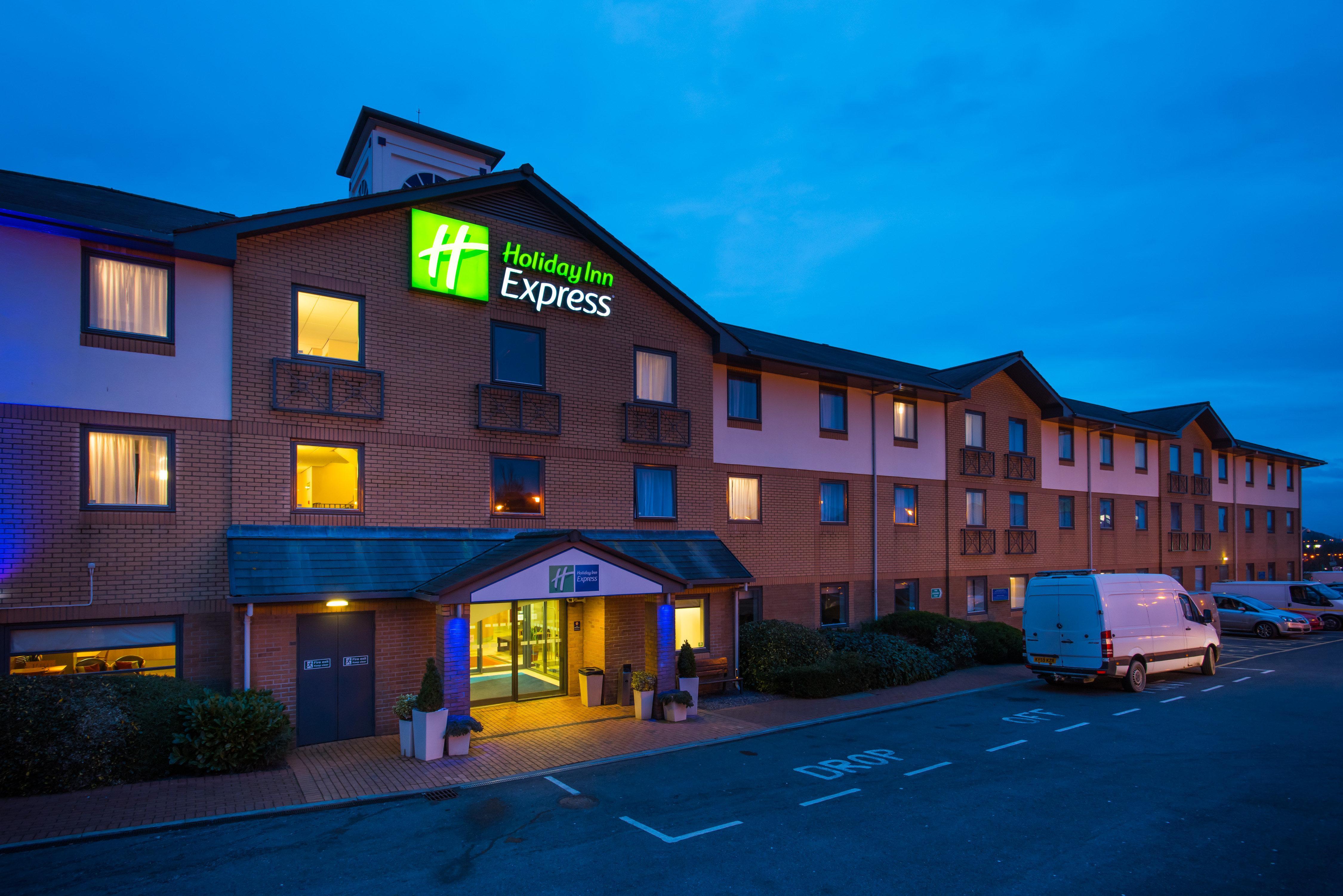 Holiday Inn Express Swansea East, An Ihg Hotel Exterior foto