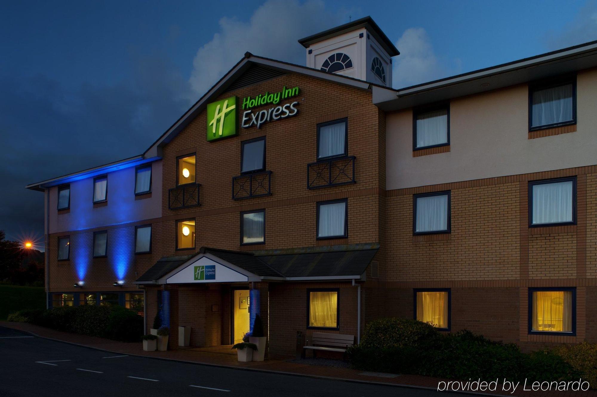 Holiday Inn Express Swansea East, An Ihg Hotel Exterior foto