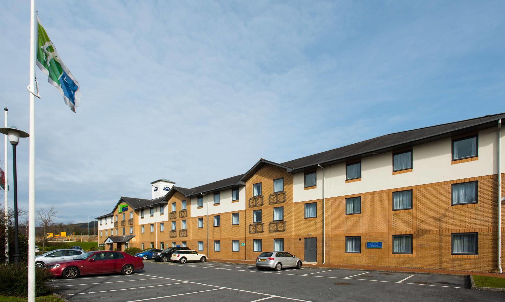 Holiday Inn Express Swansea East, An Ihg Hotel Exterior foto